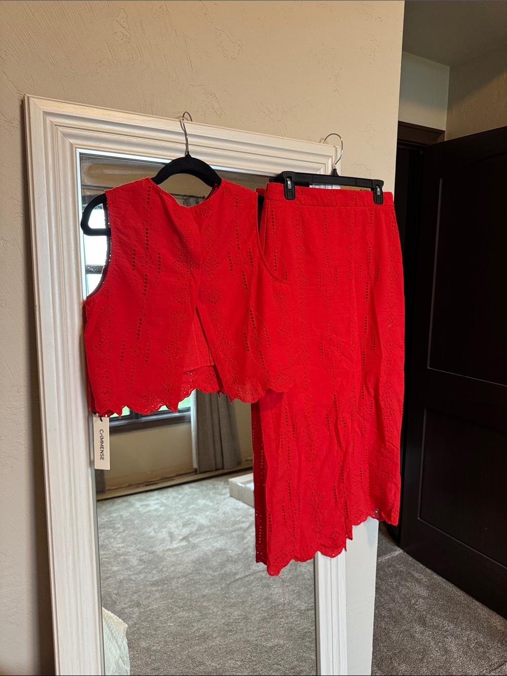 Commense Red Eyelet 2 Piece Set - Picture 3 of 5